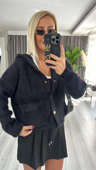 Gold Düğmeli Kapişonlu Siyah Triko Ceket