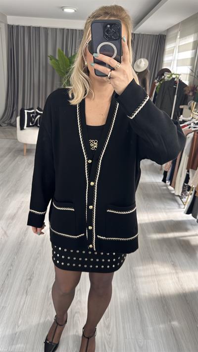 GOLD DÜĞMELİ, SİMLİ BAŞAK İŞLEMELİ SİYAH TRİKO HIRKA