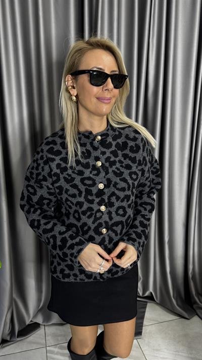 Gold Düğmeli Siyah Leopar Desenli Gri Triko Ceket