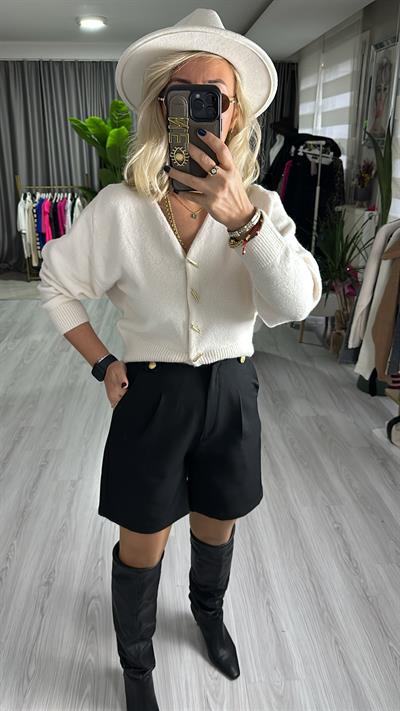 GOLD DÜĞMELİ SİYAH ŞORT