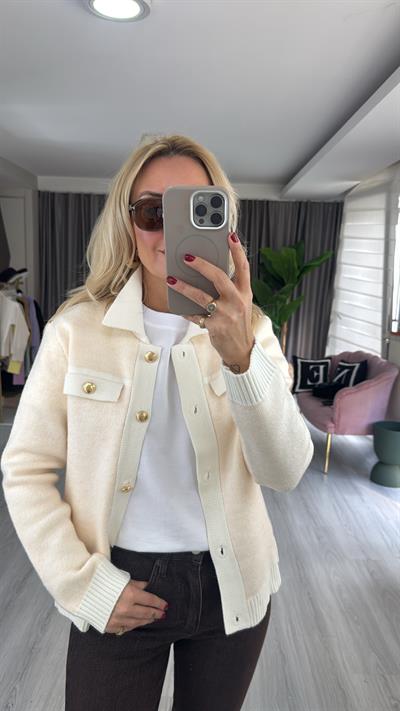 Gold Düğmeli Tok Doku Kemik Krem Triko Hırka