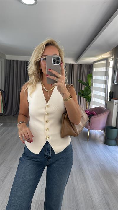 Gold Düğmeli V Yaka Ekru Triko Yelek