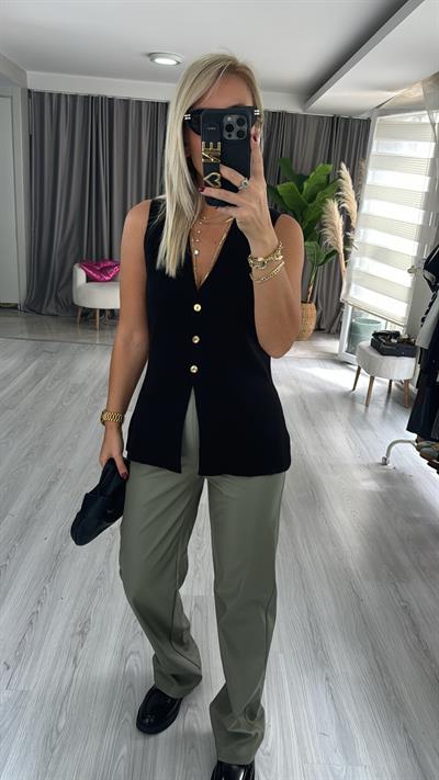 Gold Düğmeli, V Yaka, Siyah Triko Yelek