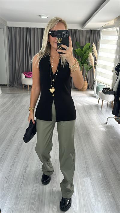 Gold Düğmeli, V Yaka, Siyah Triko Yelek