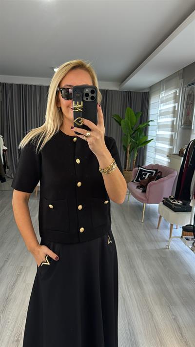 Gold Düğmeli Yarım Kol Siyah Triko