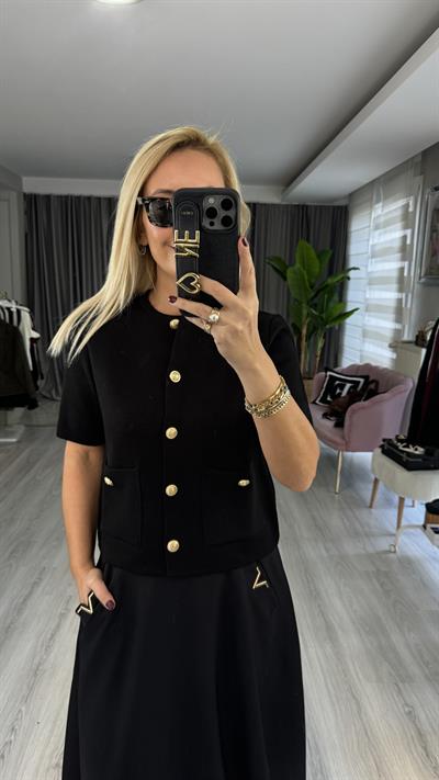 Gold Düğmeli Yarım Kol Siyah Triko