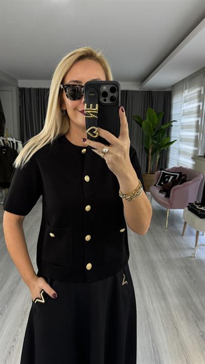 Gold Düğmeli Yarım Kol Siyah Triko