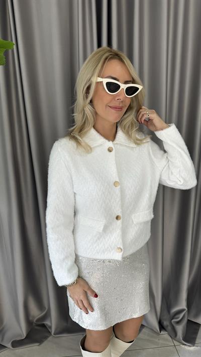 Gold Düğmeli ZigZag Desen Beyaz Triko Ceket