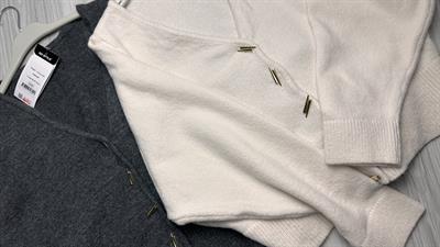 GOLD TASARIM DÜĞMELİ EKRU TRİKO HIRKA