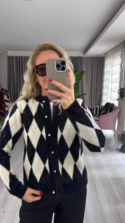 İnci Düğmeli Baklava Desen Ekru Siyah Parıltılı Triko