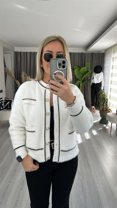 İNCİ DÜĞMELİ PARILTILI BİYELİ EKRU TRİKO CEKET