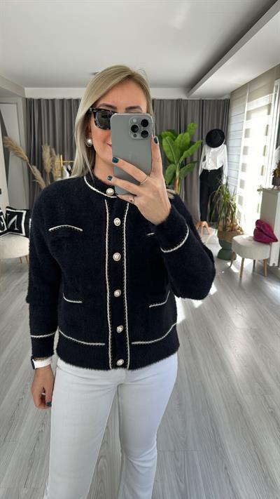 İNCİ DÜĞMELİ PARILTILI BİYELİ SİYAH TRİKO CEKET