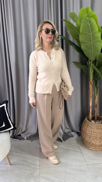 İNCİ DÜĞMELİ YUMUŞACIK BEJ TRİKO HIRKA