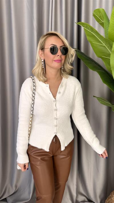 İNCİ DÜĞMELİ YUMUŞACIK EKRU TRİKO HIRKA