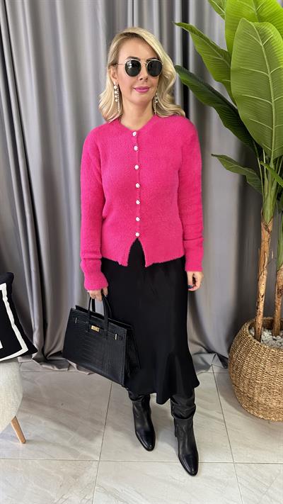 İNCİ DÜĞMELİ YUMUŞACIK FUŞYA TRİKO HIRKA