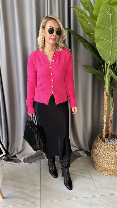 İNCİ DÜĞMELİ YUMUŞACIK FUŞYA TRİKO HIRKA