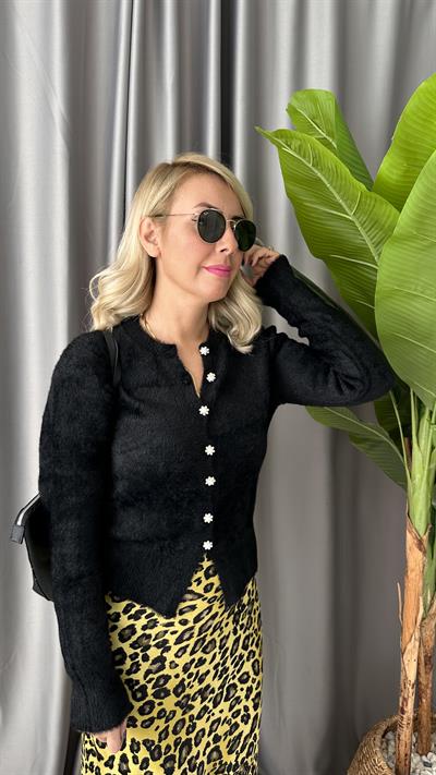 İNCİ DÜĞMELİ YUMUŞACIK SİYAH TRİKO HIRKA