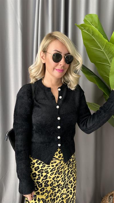 İNCİ DÜĞMELİ YUMUŞACIK SİYAH TRİKO HIRKA