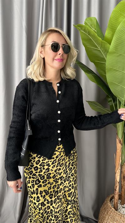 İNCİ DÜĞMELİ YUMUŞACIK SİYAH TRİKO HIRKA