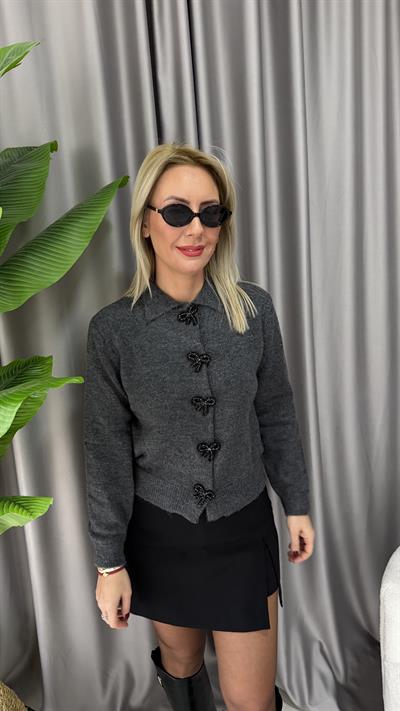 İncili Fiyonk Aksesuarlı Antrasit Triko Hırka  