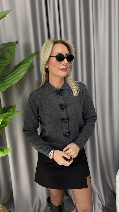 İncili Fiyonk Aksesuarlı Antrasit Triko Hırka  