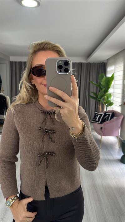 İncili Fiyonk Aksesuarlı Vizon Triko Hırka  