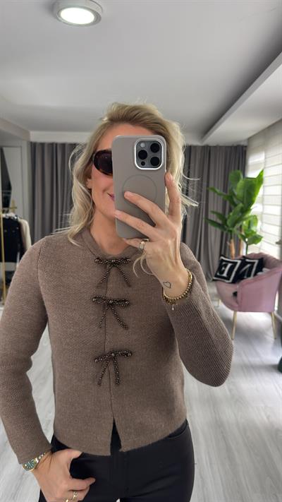 İncili Fiyonk Aksesuarlı Vizon Triko Hırka  