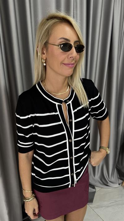 İpek Dokuda Beyaz Çizgili Siyah Triko