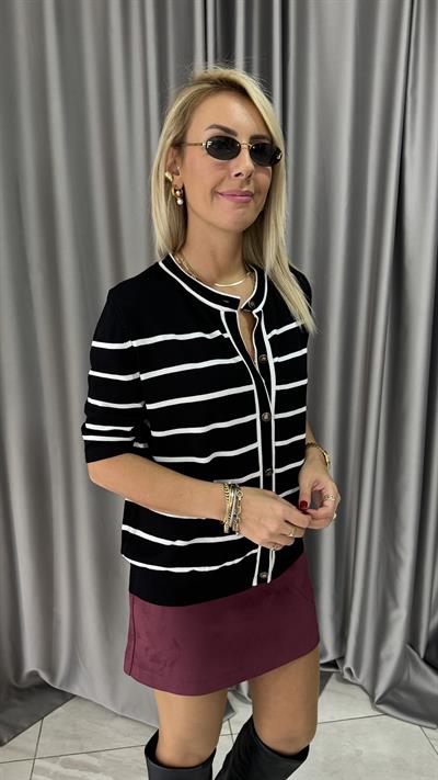 İpek Dokuda Beyaz Çizgili Siyah Triko