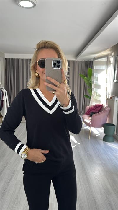 İpek Dokuda Beyaz Şeritli Siyah Merserize Triko