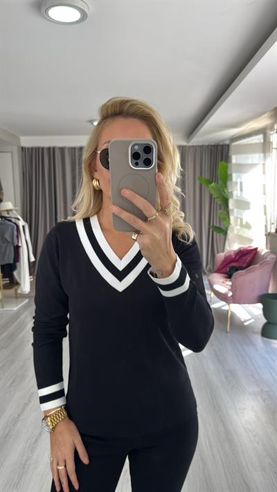 İpek Dokuda Beyaz Şeritli Siyah Merserize Triko