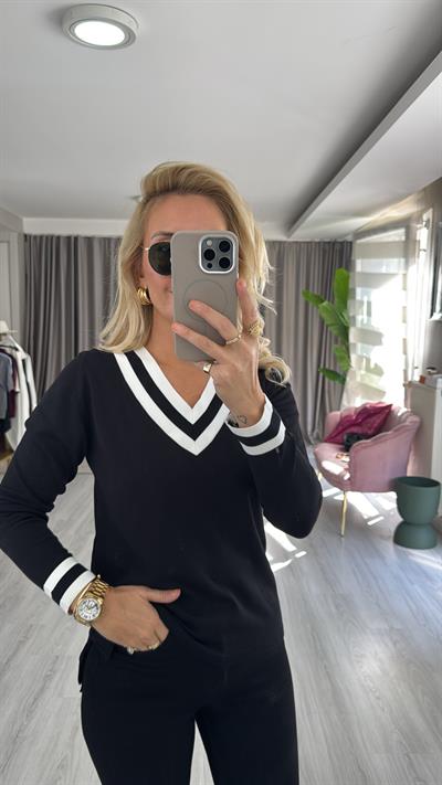 İpek Dokuda Beyaz Şeritli Siyah Merserize Triko