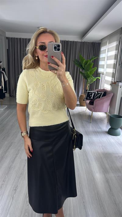 İşlemeli Yarım Kol Sarı Triko