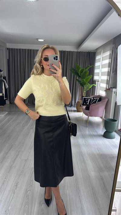 İşlemeli Yarım Kol Sarı Triko