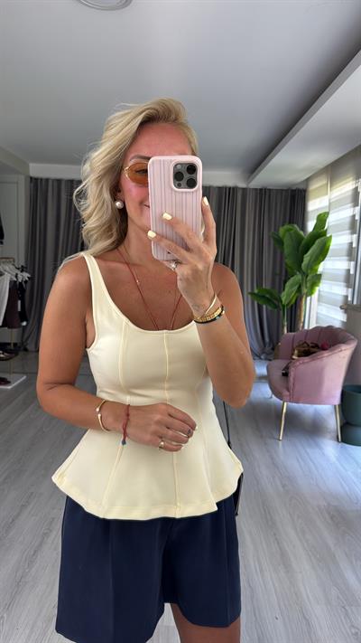 Kalın Askılı Peplum Açık Sarı Dilvin Bluz