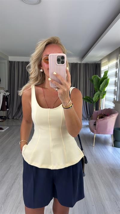 Kalın Askılı Peplum Açık Sarı Dilvin Bluz