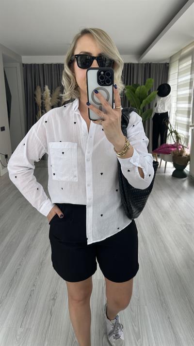 KALP İŞLEMELİ BEYAZ KOTON GÖMLEK