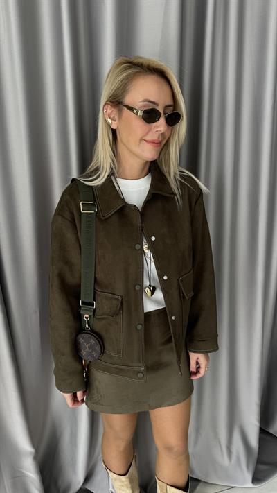 Kapak Cepli Çıtçıt Düğmeli Haki Süet Ceket