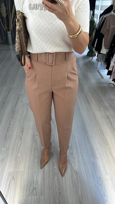 KAPLAMA KEMERLİ LİKRALI BEJ HAVUÇ PANTOLON