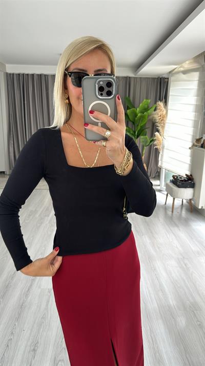 Kare Yaka Siyah Kaşkorse Bluz