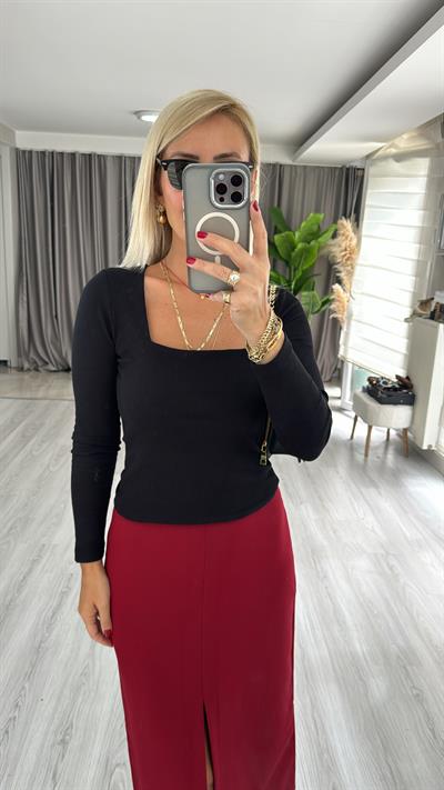 Kare Yaka Siyah Kaşkorse Bluz
