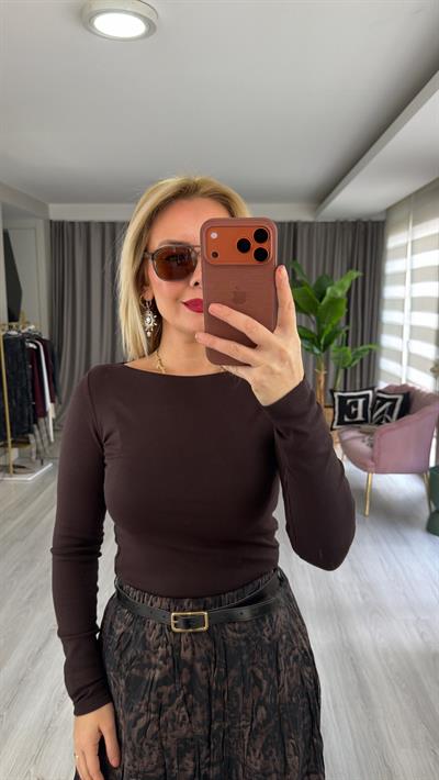 Kayık Yaka Pamuklu Uzun Kol Acı Kahve Bluz