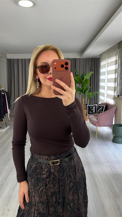 Kayık Yaka Pamuklu Uzun Kol Acı Kahve Bluz