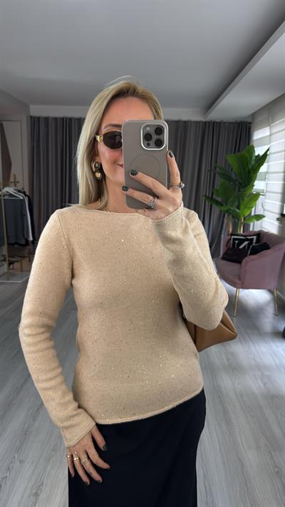 Kayık Yaka Pullu Simli Bej Triko
