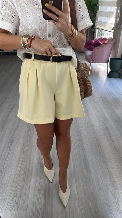Kemerli Şehir Boy Sarı Şort
