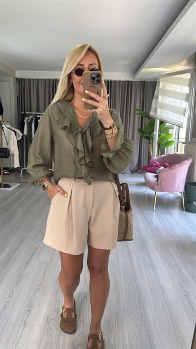 Kemerli Şehir Boy Bej Şort