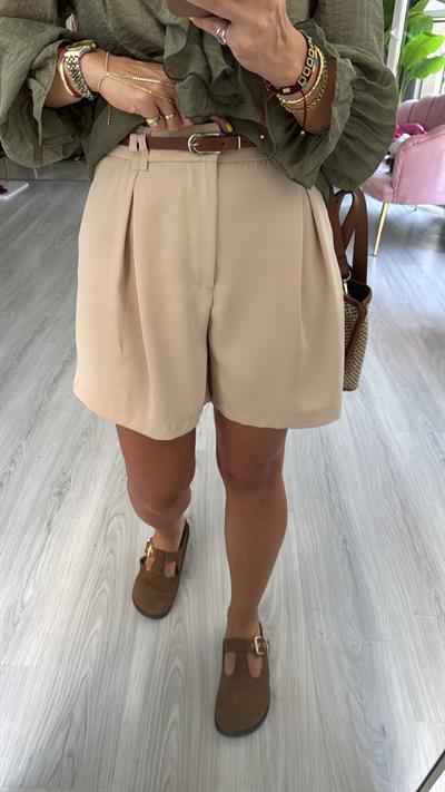 Kemerli Şehir Boy Bej Şort