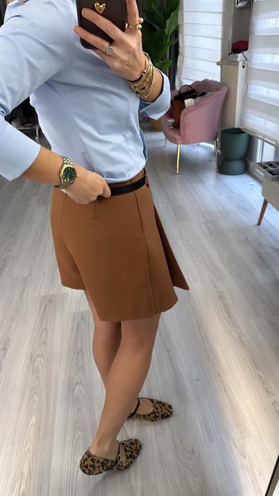 Kemerli Tok Dokulu Camel Şort Etek