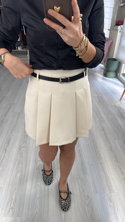 Kemerli Tok Dokulu Ekru Şort Etek