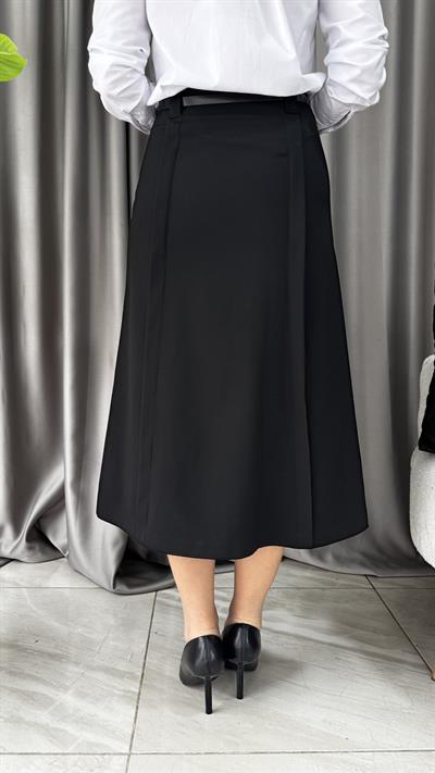 Önden Yırtmaçlı Siyah Midi Etek